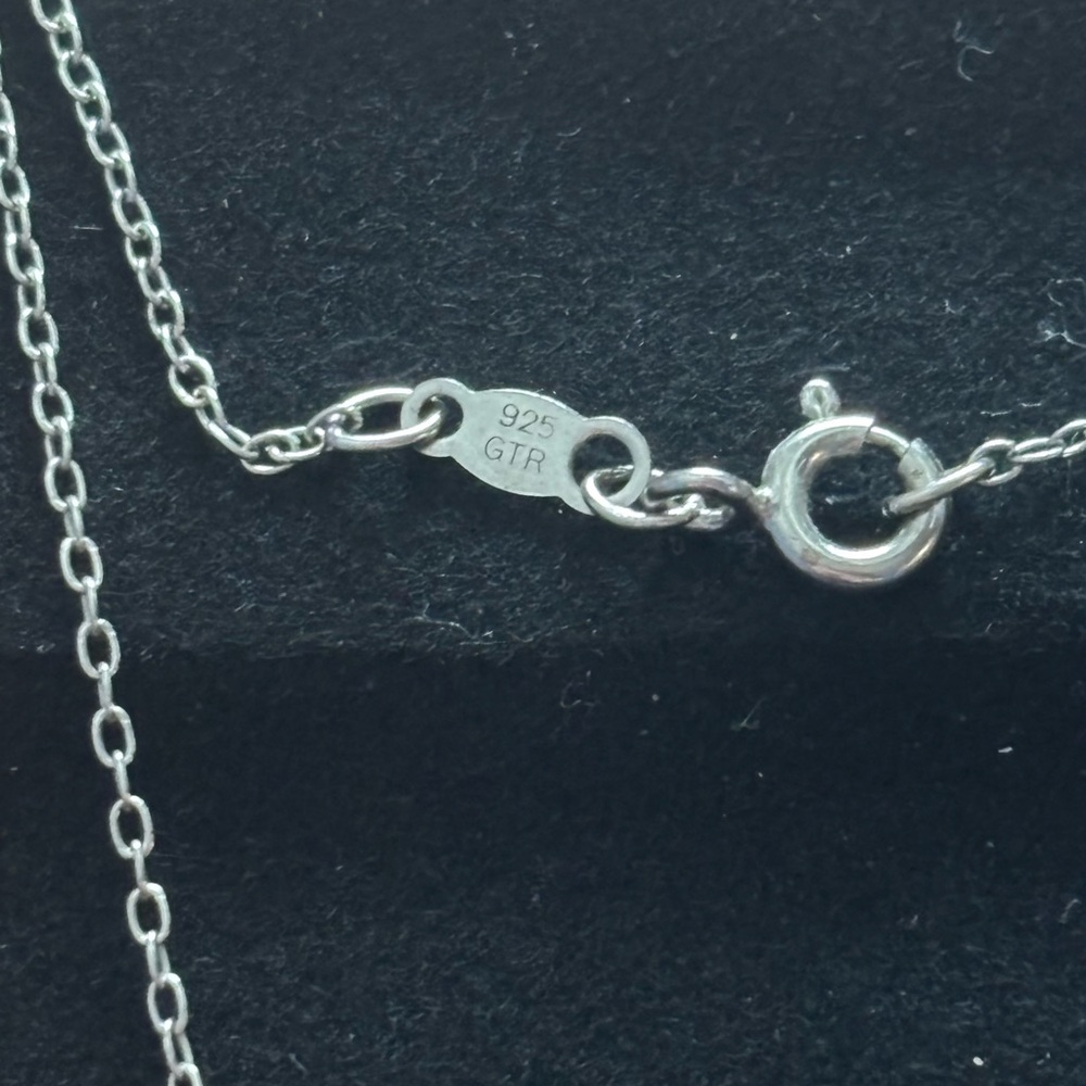 Elegant Sterling Silver Heart Pendant Necklace with Diamond Details - Picture 5 of 5